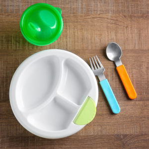 Gyerek tányérok, evőeszközök, étkészletek