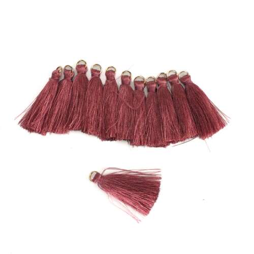 12 db mályva színű bojtocskák, 4 cm hosszúak, arany gyűrűvel