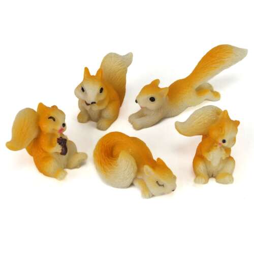 Set of 5 mini resin squirrel figurines, perfect for autumn decorations