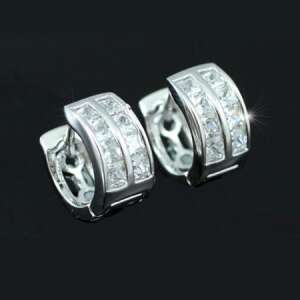 Fehérarany bevonattal ellátott karika fülbevaló áttetsző cirkónia kristályokkal - Női ékszer