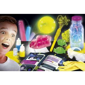 A kis zseni kísérletei - Mágia a sötétben (The Little Genius's Experiments - Magic in the Dark) - in Hungarian language 84955240 - Science & Discovery Toy