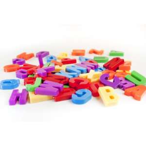 Set de litere magnetice Miniland, 66 litere colorate pentru învățarea și joaca copiilor - Miniland Jocuri educative pentru școlari