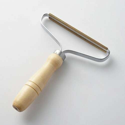 Lint remover brush with wooden handle