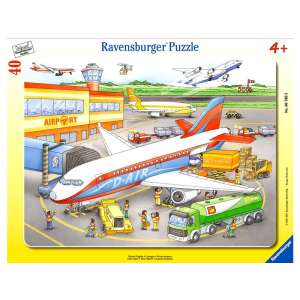 Ravensburger Flughafen 40-teiliges Puzzle, zeigt eine geschäftige Flughafenszene mit Flugzeugen, Gepäckabfertigern und Passagieren - Ravensburger Puzzle