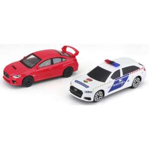 Zestaw modeli samochodów Bburago w skali 1/43, w skład którego wchodzi biały policyjny Audi A6 i czerwony Subaru Impreza WRX - Model, makieta
