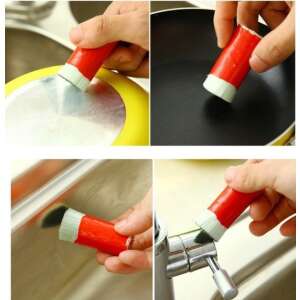 Haoshenju fém edénytisztító, piros, használat közben, égett étel és foltok eltávolítása egy sárga edényről és egy rozsdamentes acél mosogatóról - Mosogatás