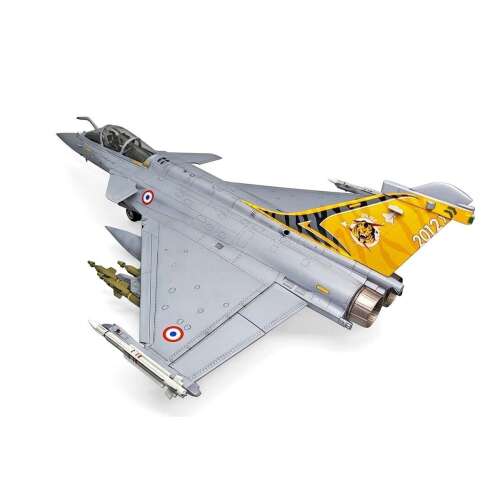 Összeszerelt Academy 1/48-as méretarányú műanyag modell a Rafale C "EC 1/7 Provence 2012" vadászrepülőgépről - Modell és makett