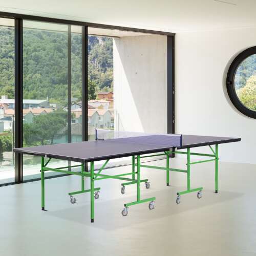 Masa de ping pong profesională Homcom cu roți într-o cameră modernă