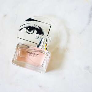 Calvin Klein Women Eau de Parfum 50ml, Parfümflakon, auf weißem Hintergrund - Calvin Klein