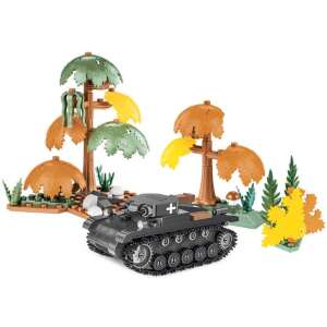 Cobi Panzer II Ausf. A Tankmodell, zusammengebaut und in einer Waldlandschaft platziert - Cobi
