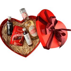 Tatratea szív alakú ajándékdoboz Tatratea eredeti tea likőrrel, Tatratea kókusz tea likőrrel, Lindt Lindor Milk Pralinéval és Fentimans Pink Rhubarb Tonic Waterrel - Ajándék ötlet Valentin-napra