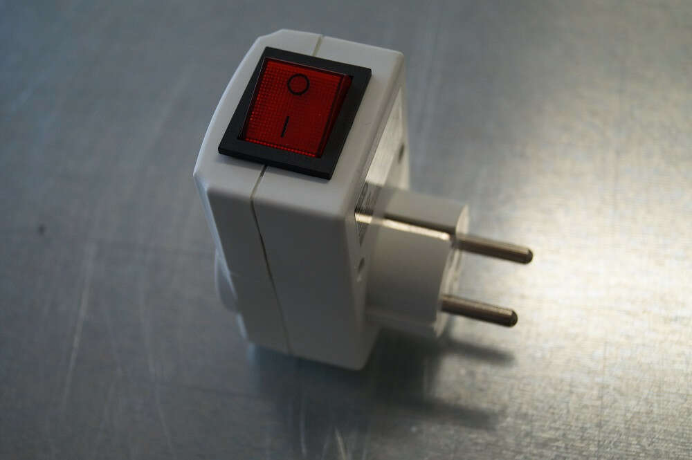 GAO - Köztes Dugalj Kapcsolóval - 16A