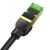 Nahaufnahme des Baseus Cat8 Ethernet RJ45-Steckers