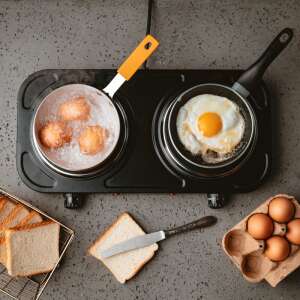 Mesko MS6509 dupla elektromos főzőlap használat közben, tojásfőzés és vízforralás - Mesko