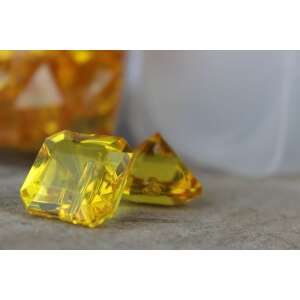 Narancssárga gyémánt alakú dekorációs kövek, 82 db - Dekorációs kő