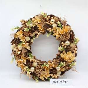 Krémszínű természetes kopogtató ajtódísz fenyőtobozokkal, 50cm - Nonbrand Karácsonyi dekoráció