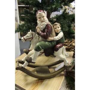 Mikulás és egy fiú hintalovon karácsonyi dísz, 55cm magas - Nonbrand Karácsonyi dekoráció