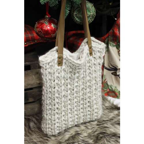 Krémszínű kötött táska bőr fogantyúkkal