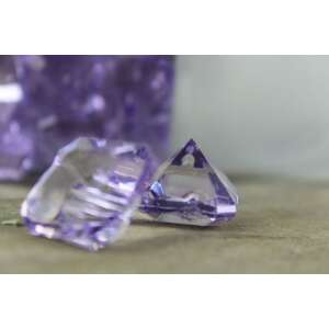 Lila gyémánt alakú dekorkövek, 82db - Dekorációs kő