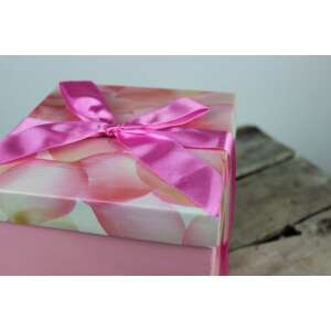 Rózsaszín ajándék doboz, szirmokkal 12cm 87775806 