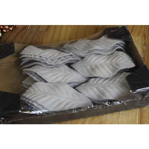 30 darabos szürke műlevelek, 13cm hosszúak, tökéletesek dekoráláshoz vagy karácsonyfadíszként