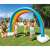 Kinder spielen mit dem Intex Rainbow Cloud Sprinkler, aufblasbarer Sprinkler für Kinder, Gartensprinkler, Sommerspaß, Outdoor-Wasserspielzeug