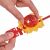 Zbliżenie na figurkę Spin Master Bakugan przymocowywaną do linki XL