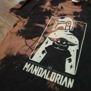The Mandalorian - batikolt környakú póló 90132119 Gyerek pólók - 128