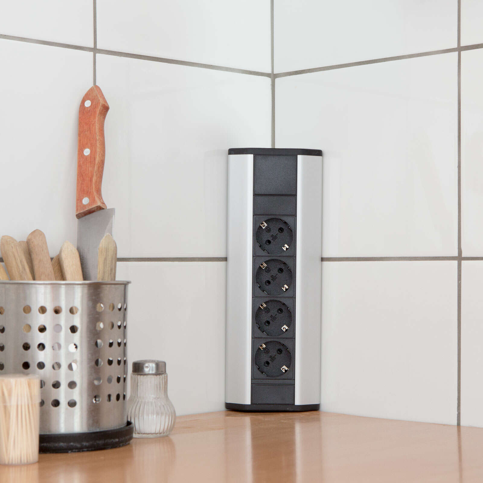 Delight deco Prémium sarokelosztó alumínium design, 4-es dugalj szett konyhapultba építhető dugalj, 20481, rejtett elosztó 4-as dugalj kombináció