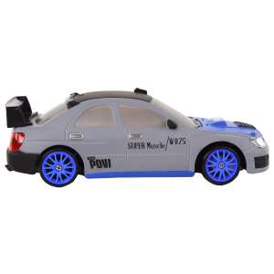 Szary samochód zdalnie sterowany, skala 1:24, z niebieskimi kołami i spojlerem, POVI Super Muscle W075 - Pojazd zdalnie sterowany