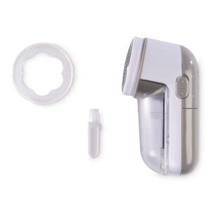 Elektryczna golarka do ubrań Hama ze szczoteczką do czyszczenia i podkładką dystansową na białym tle - Wióry tekstylne