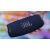 Kézben tartott JBL Charge 5 Bluetooth hangszóró