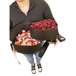 Valentin napi Kinder és Örökrózsa emeletes Box, szív alakú ajándékdoboz rózsákkal és Kinder csokoládékkal - Ajándék ötlet Valentin-napra