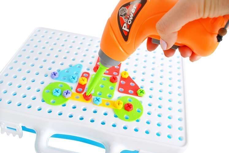 KREATÍV FÚRÓKÉSZLET ANYÁKKAL ÉS CSAVAROKKAL