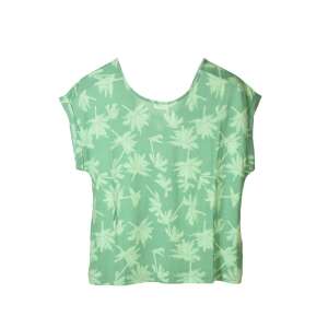 Top dama cu imprimeu cu palmieri verzi, cu decolteu la spate, mâneci scurte și o legătură la spate. Fabricat din materiale sustenabile. - Îmbrăcăminte pentru femei
