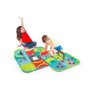 Zwei Kinder spielen mit der Knorrtoys Ralley Biz Schaum-Puzzlespielmatte, 87 Teile - Puzzle & Rätsel