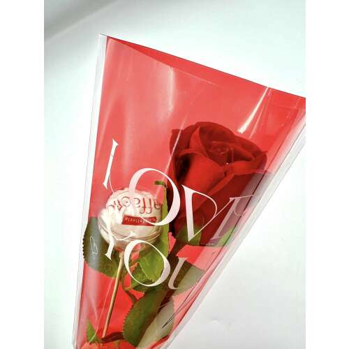 Bársony rózsa Raffaello csokoládéval átlátszó csomagolásban "Szeretlek" felirattal