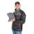 Fox Rage Voyager Wind Blocker dzseki, férfi viseli a dzsekit és tartja a levehető kapucnit