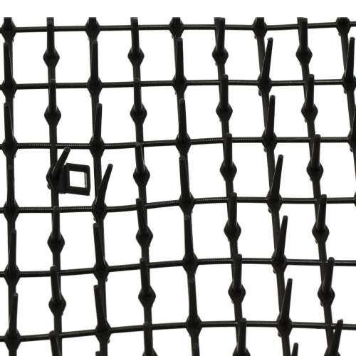 Podložka s hrotmi na odradenie vtákov a mačiek