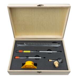 Set zur Herstellung von Alkohol in einer hölzernen Geschenkbox 35238292 - Wein- und Branntweinbrauen
