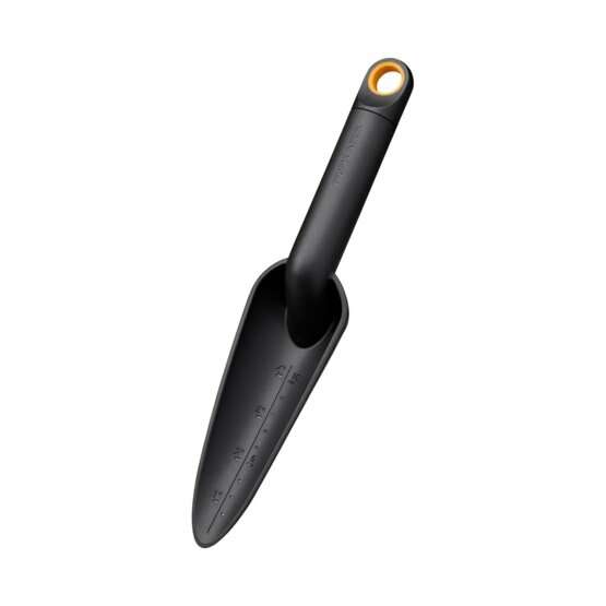 E-shop Úzka sadacia lyžica Fiskars Solid™, čierna