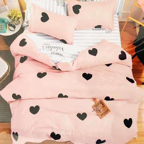 Rózsaszín és fekete szív mintás 7 részes ágyneműhuzat HT04-2