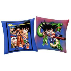 Dragon Ball párna Gokuval és Shenronnal az egyik oldalon, a másik oldalon Dragon Ball karakterek kollázsával - Díszpárna