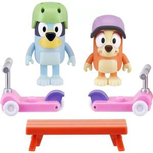 Zestaw do zabawy Bluey i Bingo Scooter Fun z figurkami, kaskami i hulajnogami - Figurka bajkowego bohatera