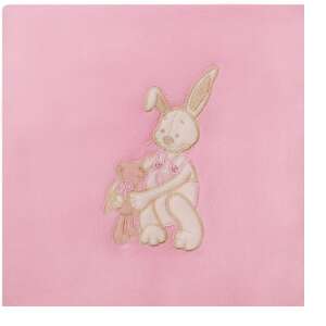 Pătură roz pentru bebeluși cu iepuraș brodat care ține un ursuleț de pluș, Womar Zaffiro PT-PF-01 - Paturici bebe