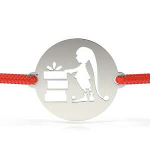 Bransoletka srebrna z czerwonym sznurkiem i srebrnym zawieszką przedstawiającą małego elfa niosącego prezenty, Ciubotel, pracowity elf, ATCOM - Atcom Jewelry