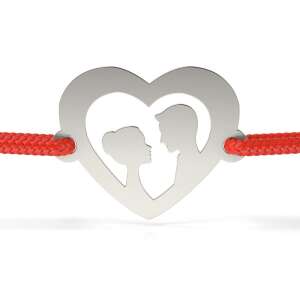 Ezüst karkötő piros zsinórral és szív medállal, amelyen egy pár sziluettje látható, ATCOM Szerelem történet - Atcom Jewelry