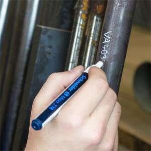 Schneider Maxx 278 fehér lakkmarker használat közben fémen - Marker