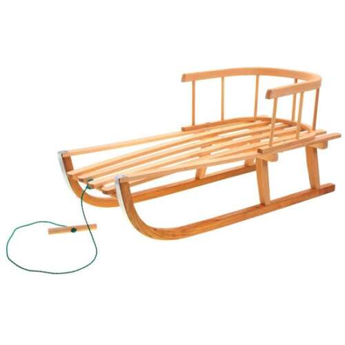 Tradičné drevené sane s operadlom a ťažným lanom