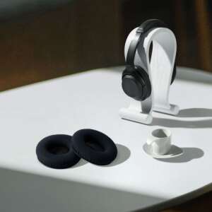 Kwmobile replacement ear pads for Sennheiser Urbanite headphones, black, eco leather, product and usage example - Headset Accessory